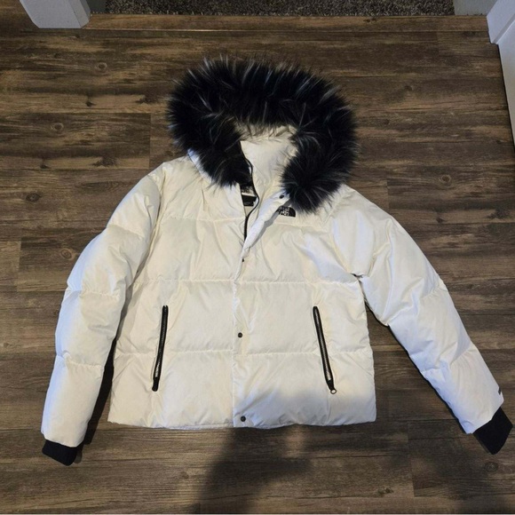 White Dealio down crop North Face jacket. Like new. - Picture 1 of 2